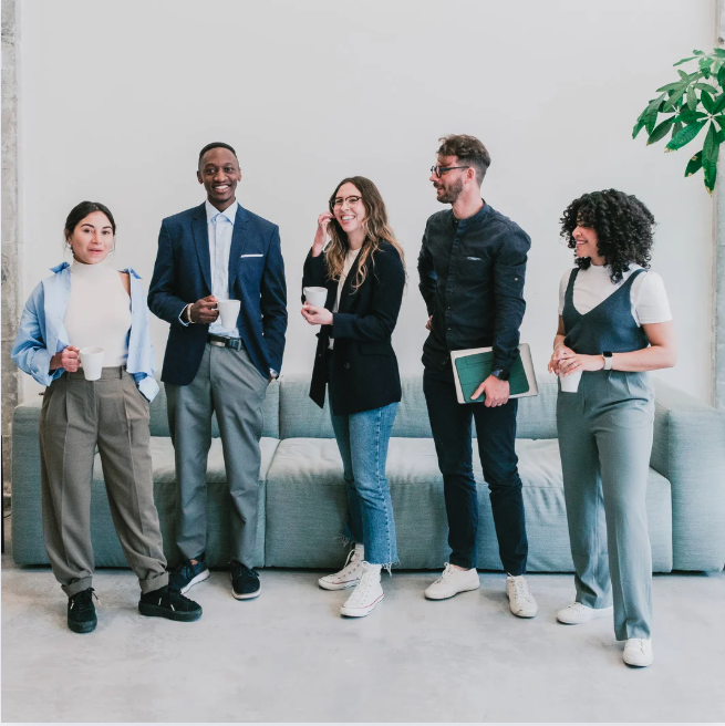 Consolidación y primeros clientes